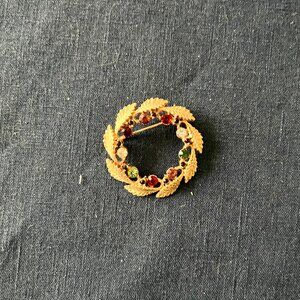 Vintage Gold Tone Wreath Laural Leaves/Multi-Colored ‘Crystals’ Pin
